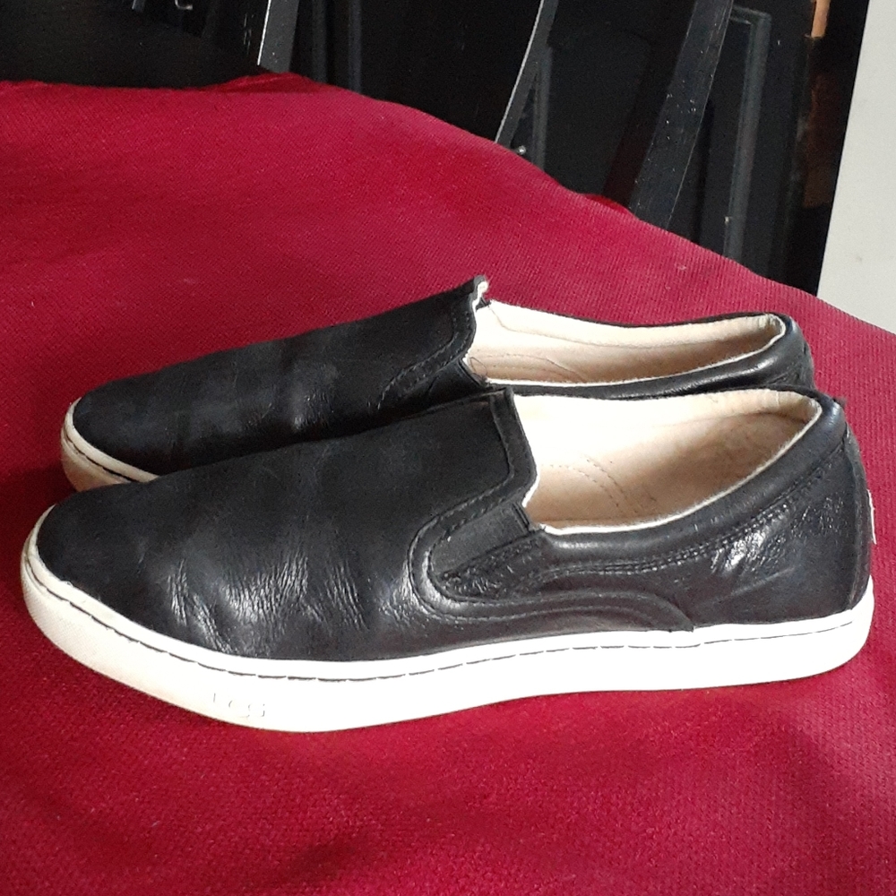 UGG SNEAKERS